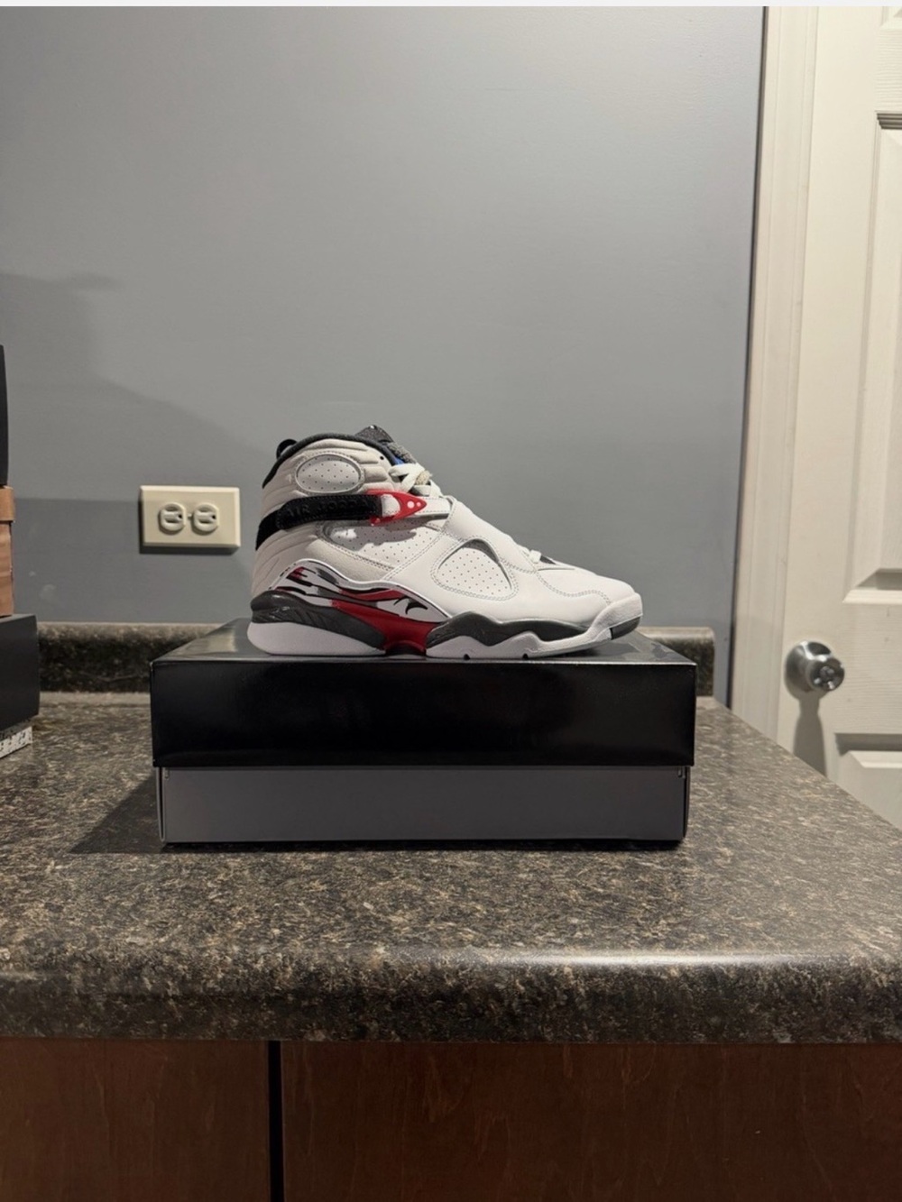 Air Jordan 8 Retro “Bugs Bunny” 2025 White/Black/True Red Worn once